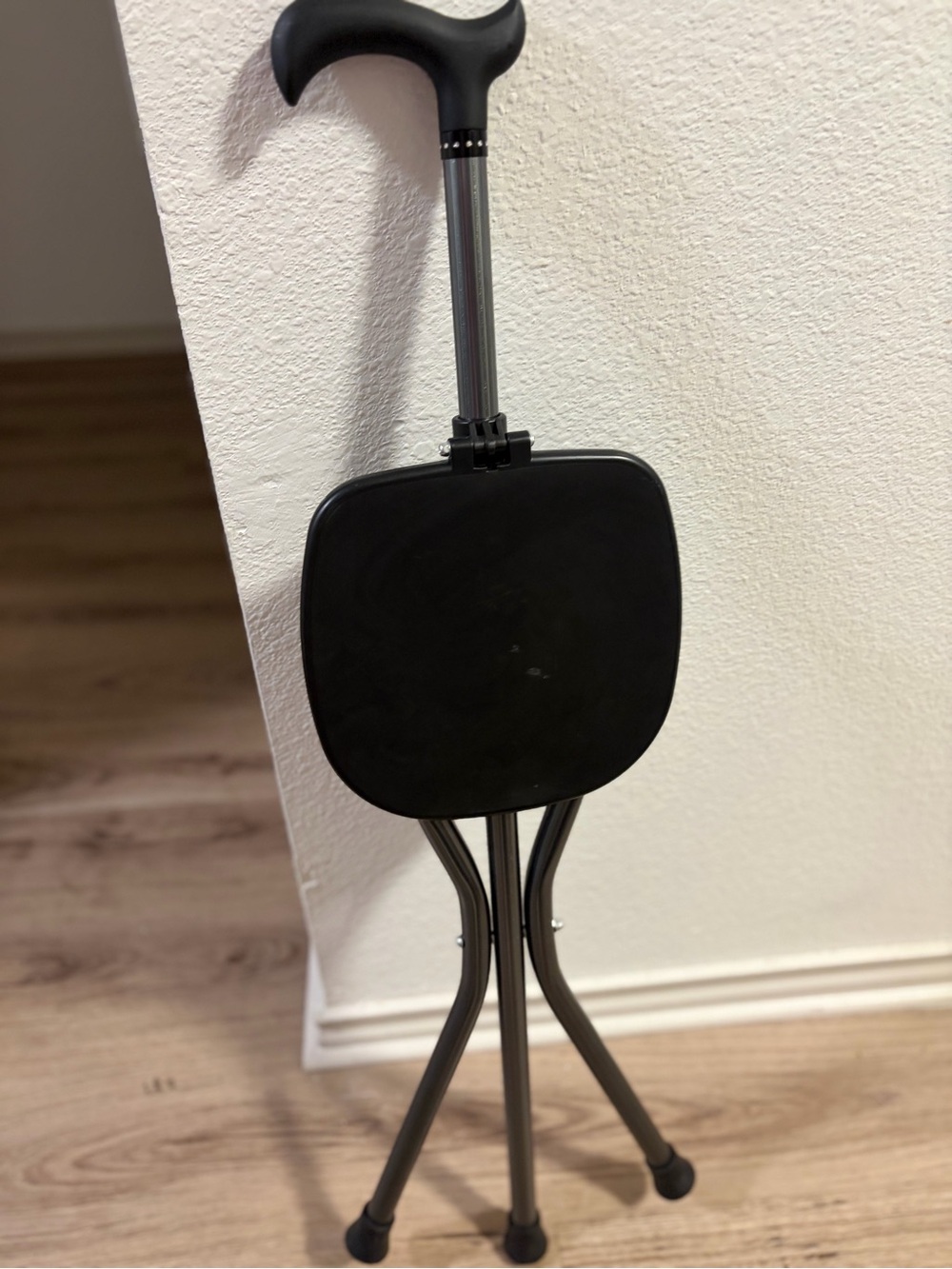Portable Black Folding Tripod Seat with Ergonomic Handle
